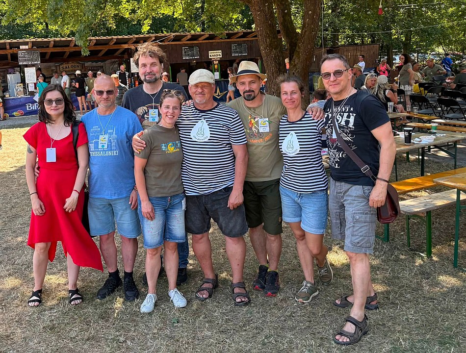 kapela Mince vo fontáne s organizátormi, Šaman tretí sprava